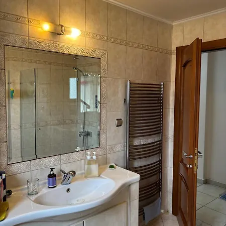 Grand Luxury With Garden And Jacuzzi