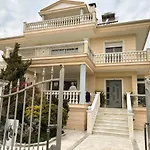 别墅 Grand Luxury With Garden And Jacuzzi