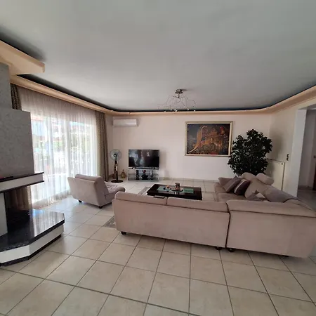 Grand Luxury With Garden And Jacuzzi Kateríni