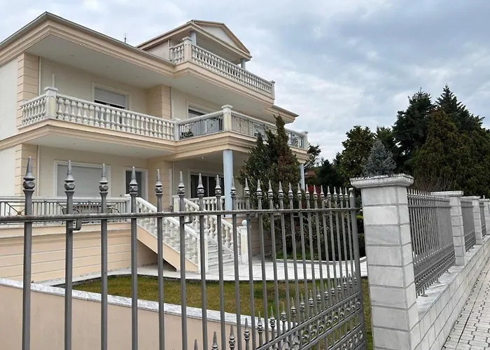 Grand Luxury With Garden And Jacuzzi * Kateríni