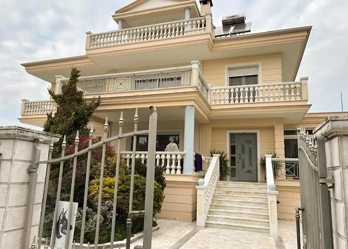 Vilă Grand Luxury With Garden And Jacuzzi
