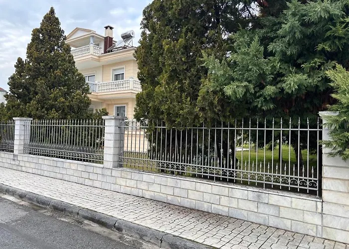 Vilă Grand Luxury With Garden And Jacuzzi